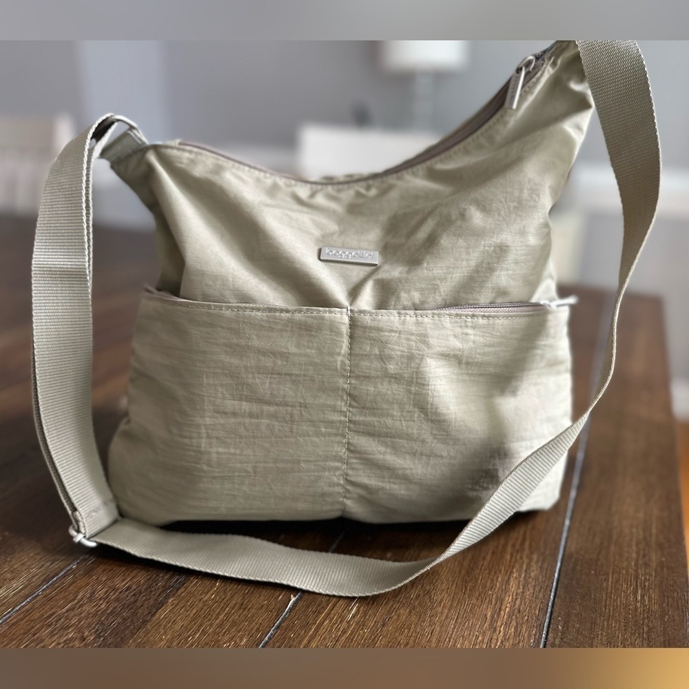 Baggallini cross body bag